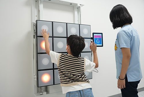 시각반응시간검사 및 훈련시스템(T-Wall)